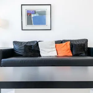 Lovely With River Views And Parking Apartament Malaga